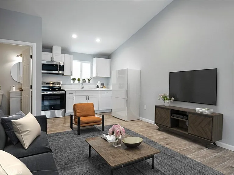 1514 E Young St #1 — Photo 6