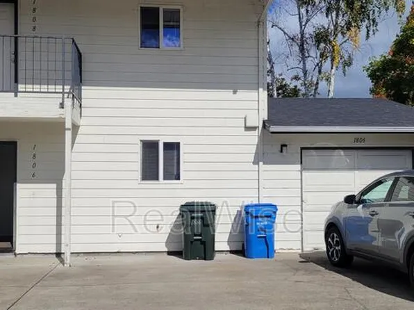 1806 Medart Ln, Grants Pass, OR 97527