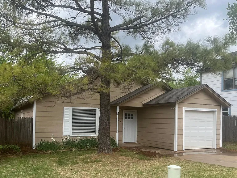 305 Belmont Dr — Photo 2