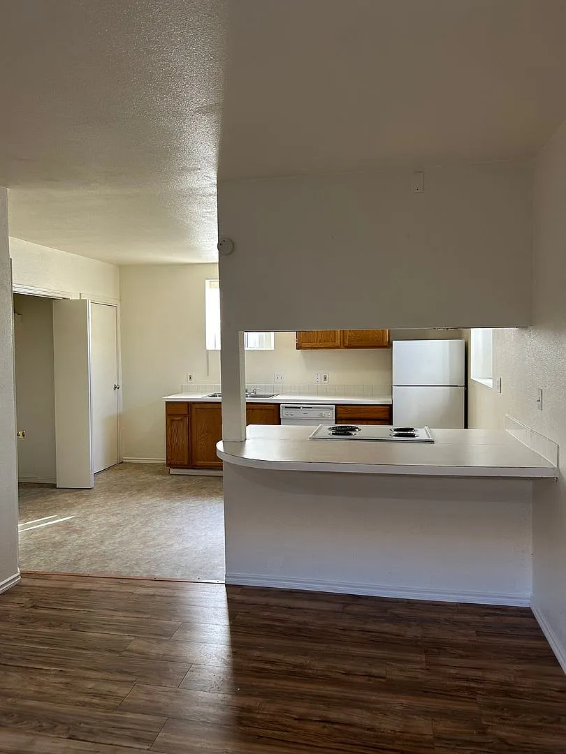 El Dorado Apartments — Photo 3