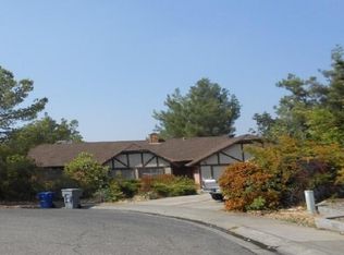 760 Blossom Ct, Redding, CA 96003