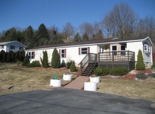 911 S Dogwood Rd, Walnutport, PA 18088