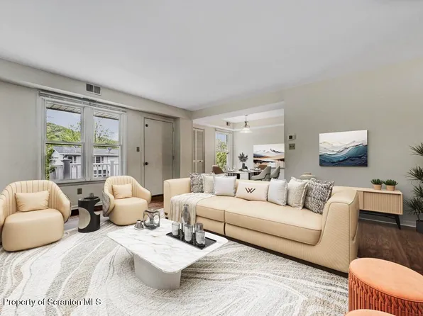 26 Abington Gardens Dr, Clarks Summit, PA 18411