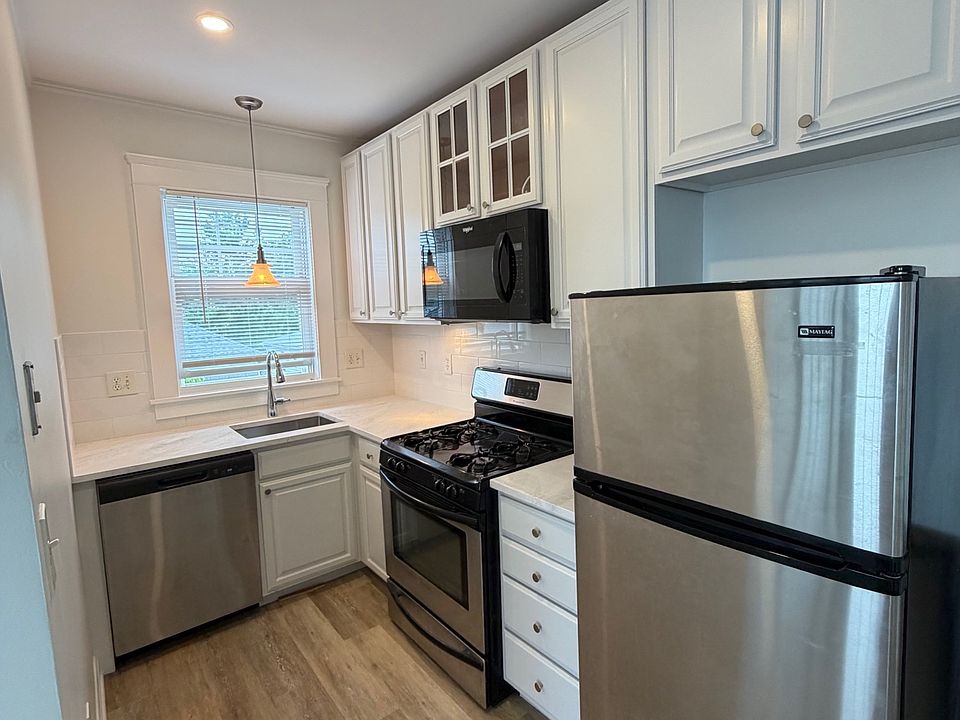 1st image of 105 11th St #3