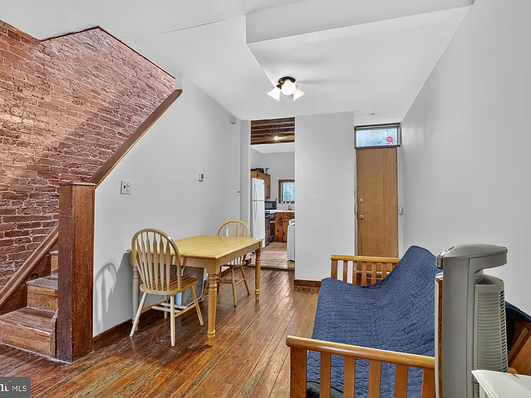 4107 Ludlow St — Photo 1