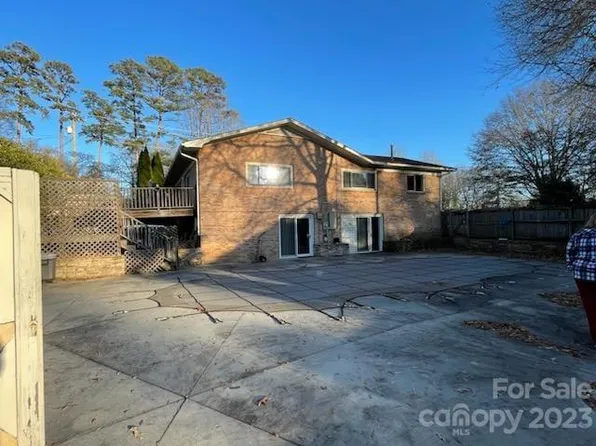 1955 10th St, Hickory, NC 28601