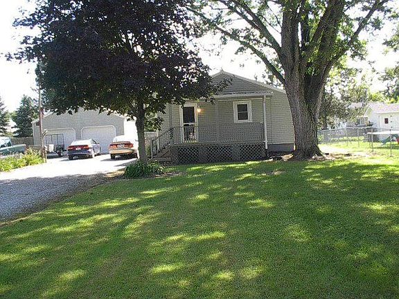3rd image of 837 Scott St