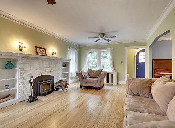 3rd image of 3818 Sheridan Ave N