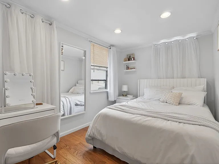 135 W Seventh St — Photo 18