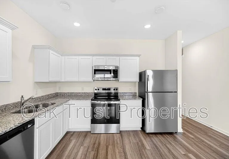 502 Townsford Ln — Photo 7