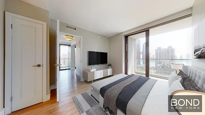 Rented by Bond New York | media 19