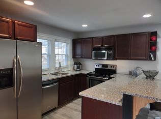 520 Mohegan Avenue Pkwy, Quaker Hill, CT 06375