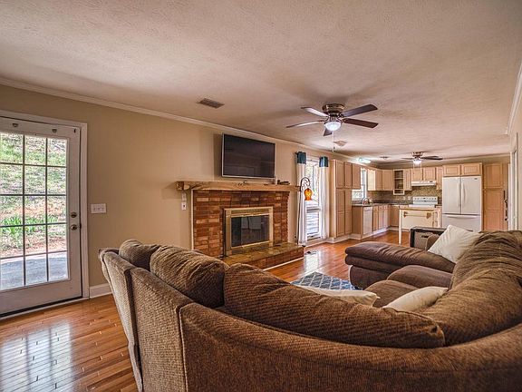 4th image of 4700 Harbor Cir