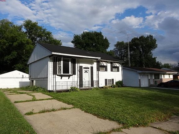 3rd image of 2412 Forsythia Dr