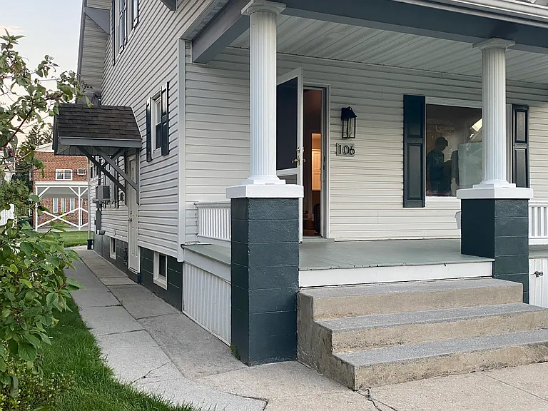 106 W Caracas Ave — Photo 17