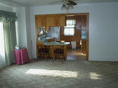 4th image of 587 W Oregon Ave
