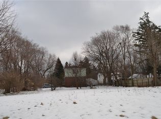 46 Royal Pkwy W, Williamsville, NY 14221