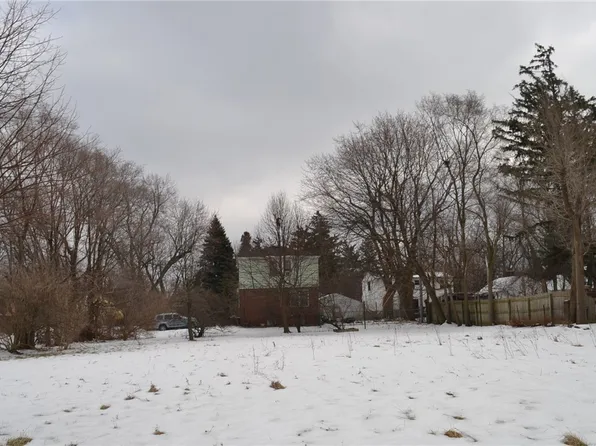 46 Royal Pkwy W, Williamsville, NY 14221