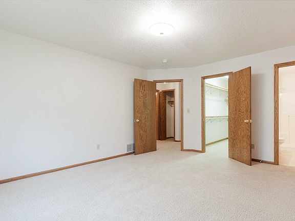 3rd image of 2945 40th Ave S #1c80de82b