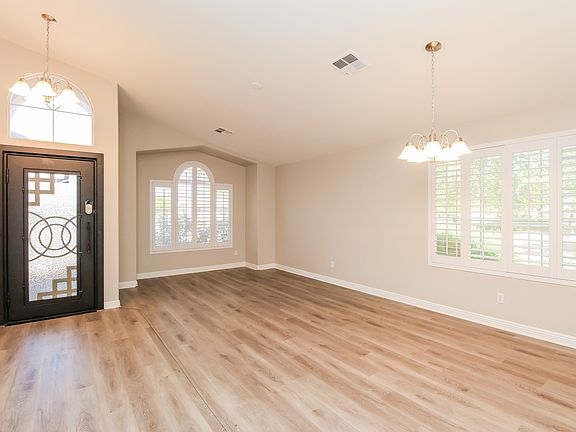5th image of 4921 E Hilton Ave