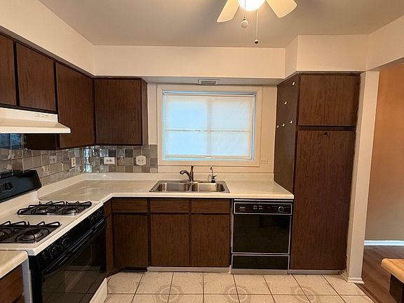 5th image of 820 Sandra Dr APT 2C