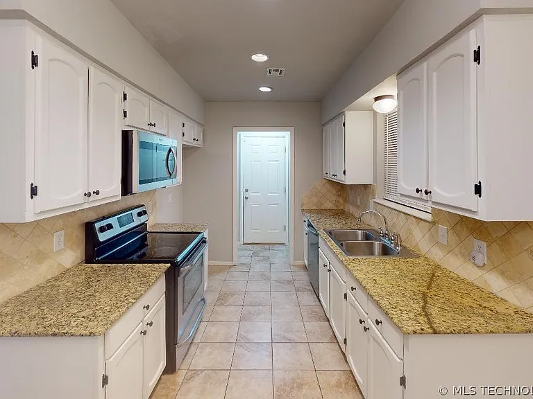 9215 S 92nd East Ave — Photo 4