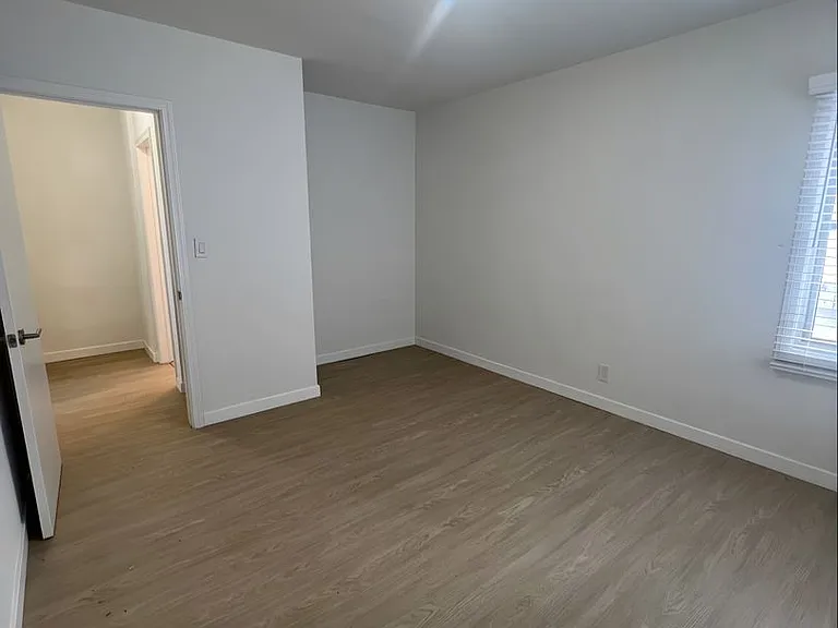 5760 Morley St — Photo 13