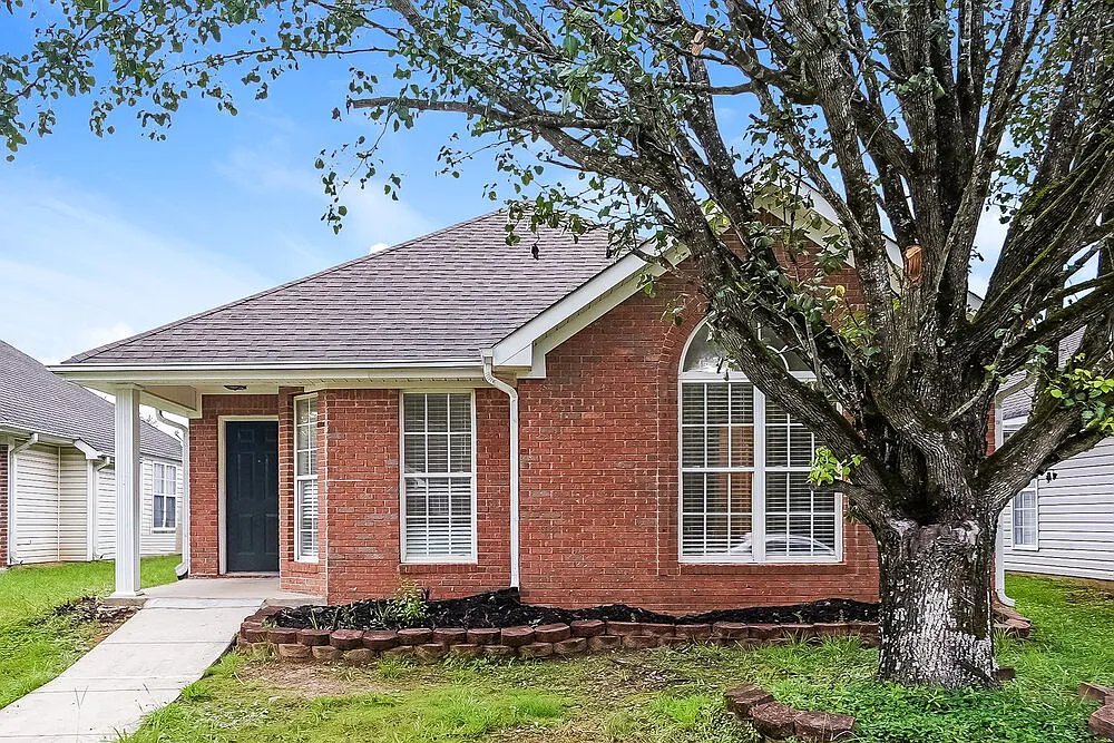 3 bed, 2.0 bath, 1480 sqft, $1,755 — Photo 1