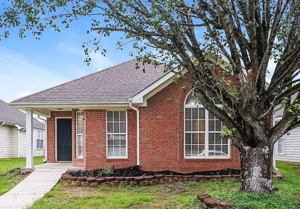 1061 Village Trl