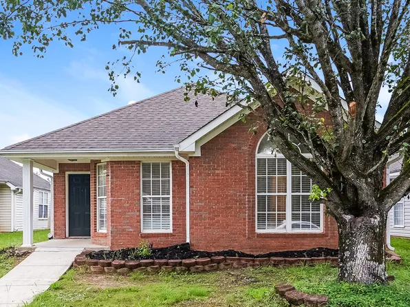 1061 Village Trl, Calera, AL 35040