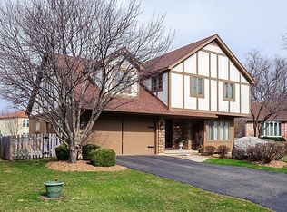 2678 Yorkshire Ln, Lisle, IL 60532