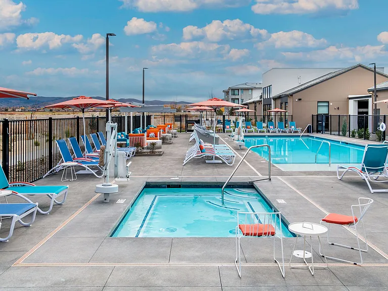 Pool & Spa