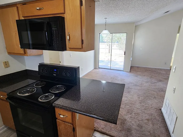 2318 Beech St — Photo 7