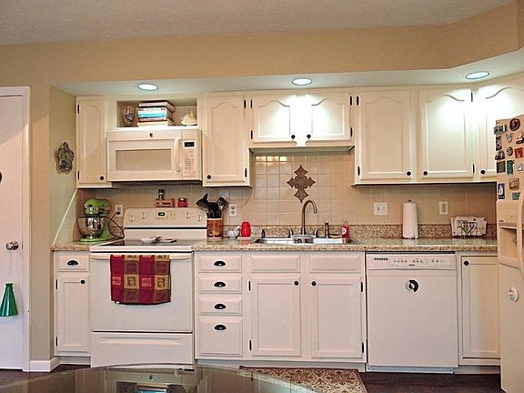 4th image of 1701 Campfire Dr #1