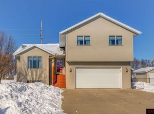 430 Lilac Ln, Madison Lake, MN 56063