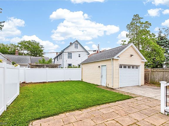 5th image of 1553 Rockway Ave