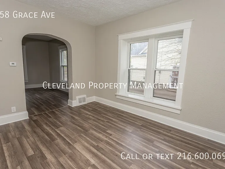 558 Grace Ave — Photo 10