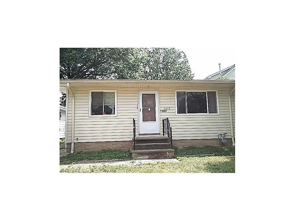 1613 Plymouth Rd photo 1