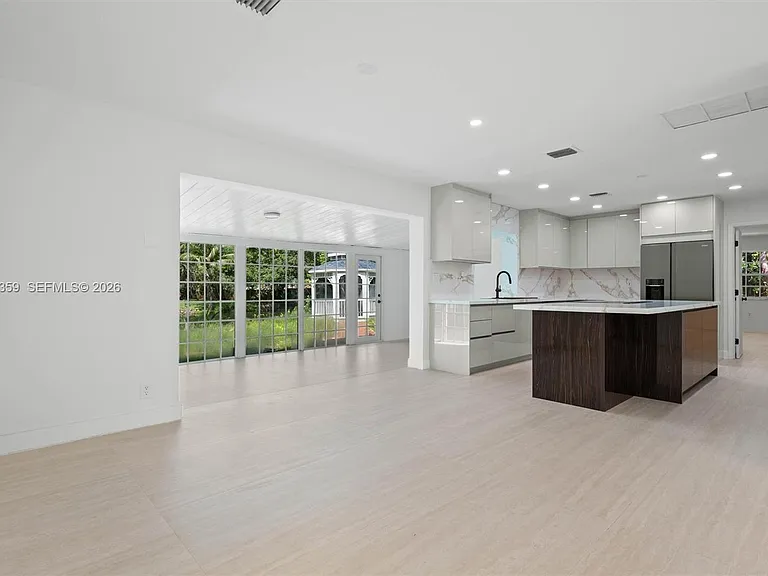 11770 Griffing Blvd — Photo 7