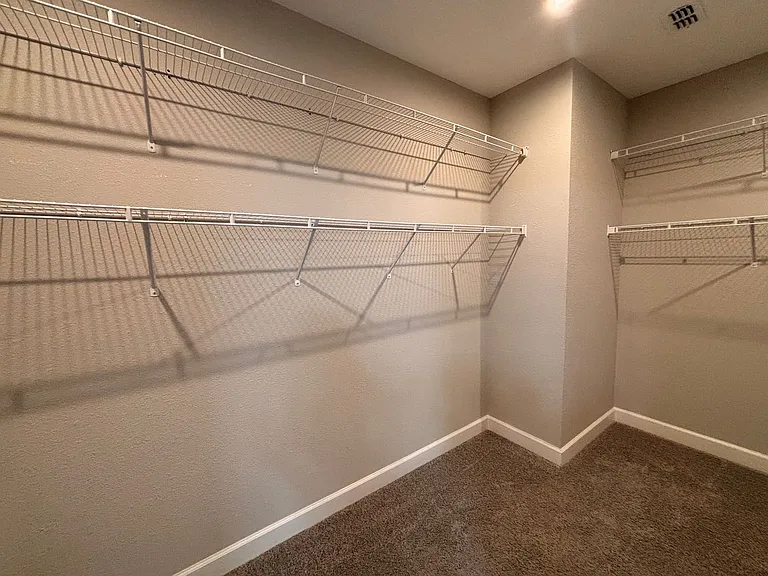 212 Willow Creek Ct — Photo 35