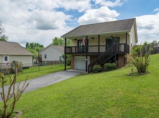 1022 Phillip Drew Dr, Johnson City, TN 37604