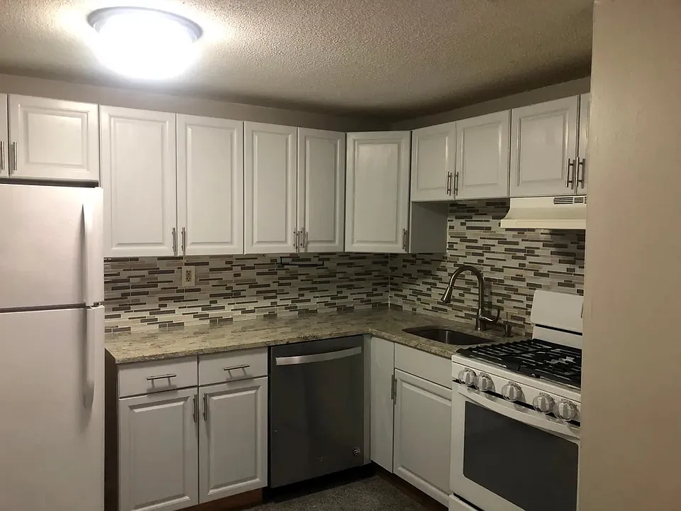 215 Mammoth Rd #6