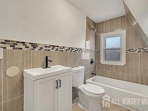 4th image of 110 N 17th St #3
