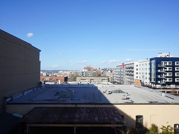 2nd image of 1417 Belmont Ave APT 102