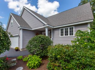 46 Vineyard Dr, Stratham, NH 03885