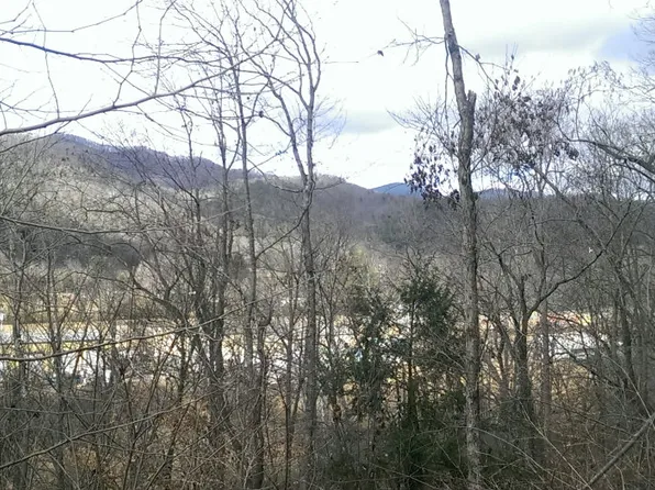 5 Valley River Ave, Murphy, NC 28906