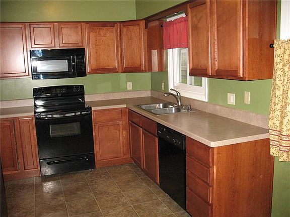 4th image of 2134 Clark Ave