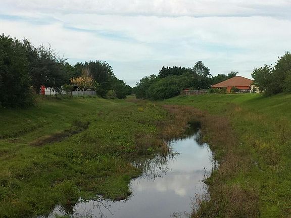 5th image of 655 SW Millard Dr