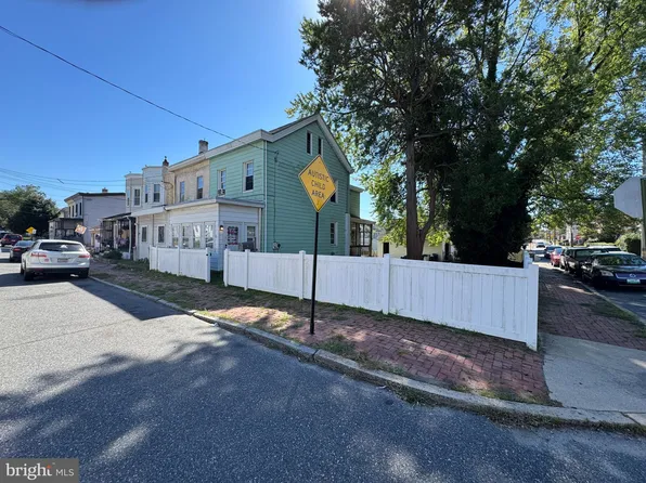 225 9th St, Upland, PA 19015