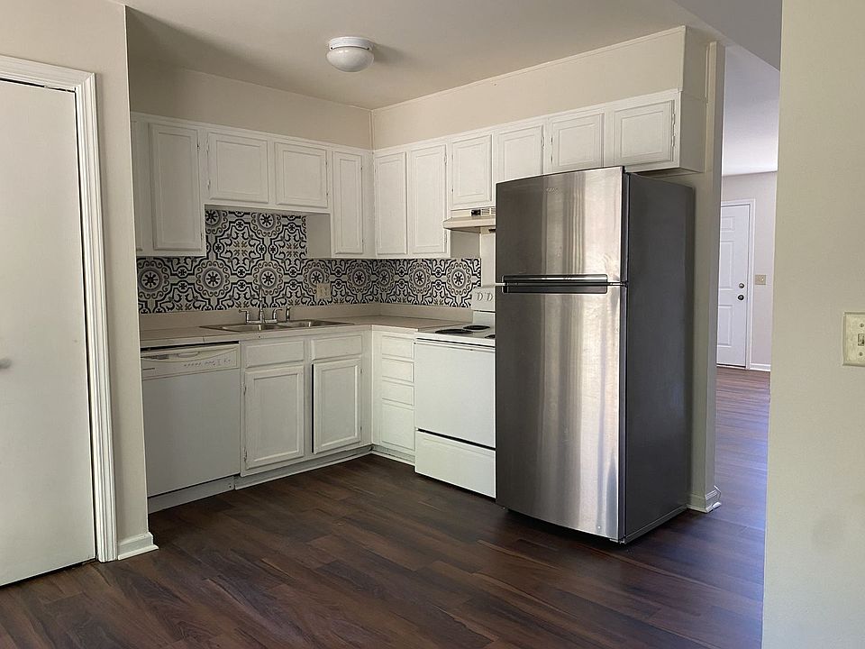 1st image of 2824 Blair Blvd